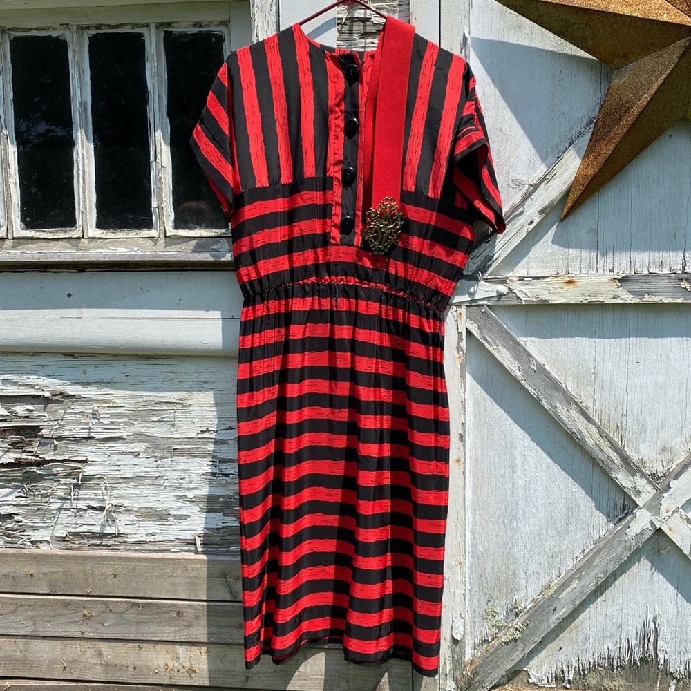 goth red / black dress w/ elastic cinch belt